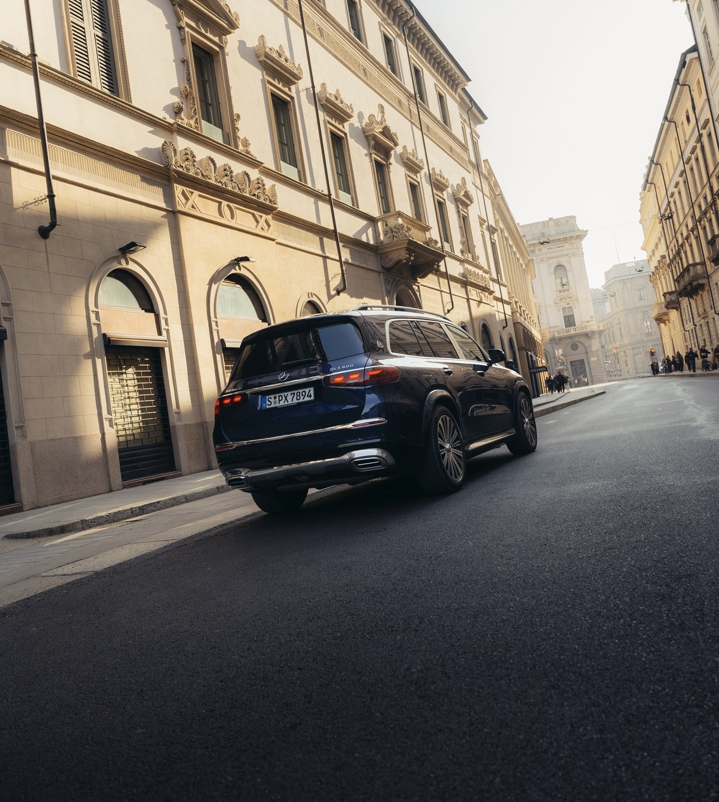Mercedes-Maybach exterior detail representing presence on arrival